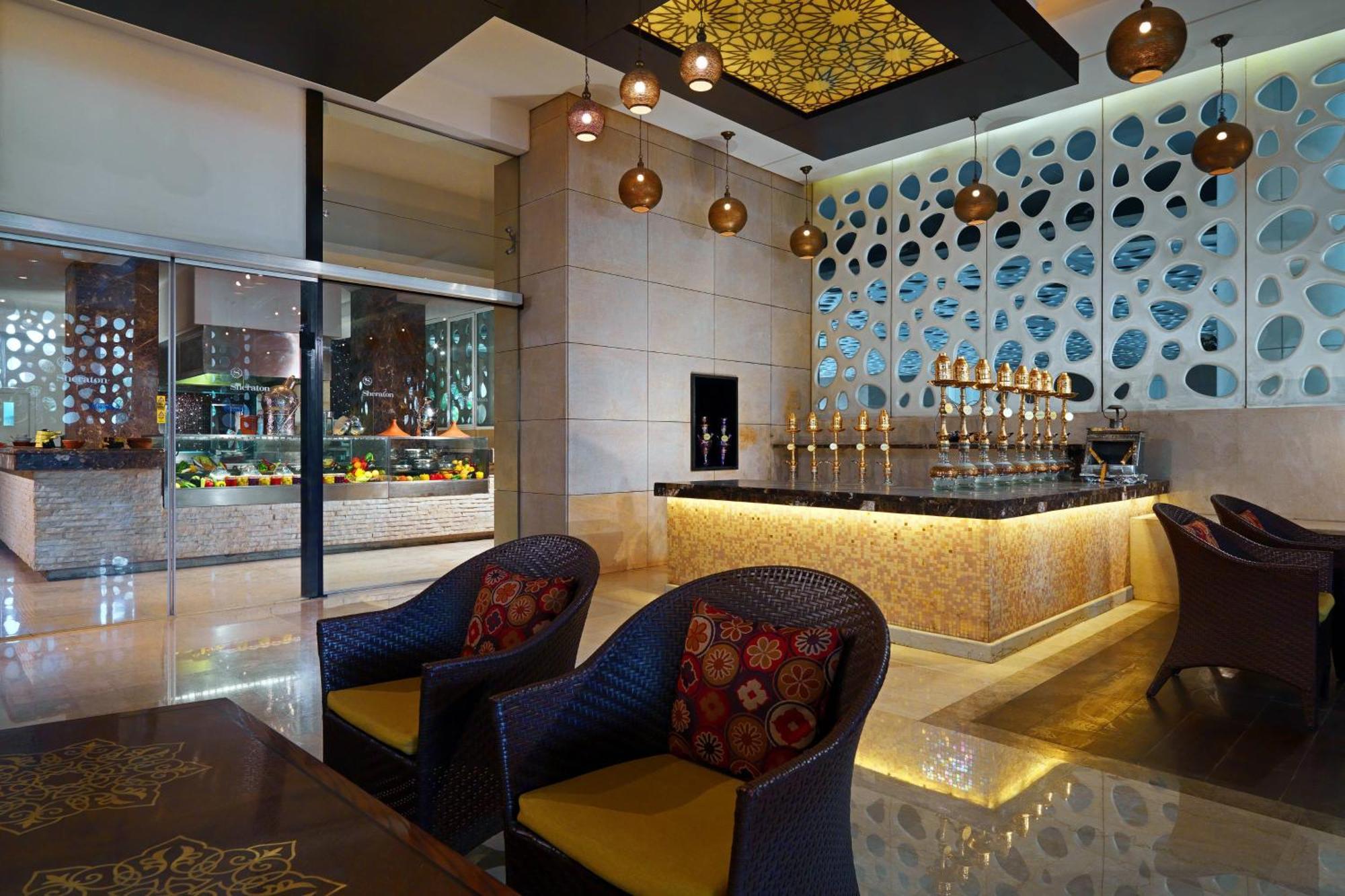 开罗喜来登酒店及赌场 Giza 外观 照片 The lounge at the airport