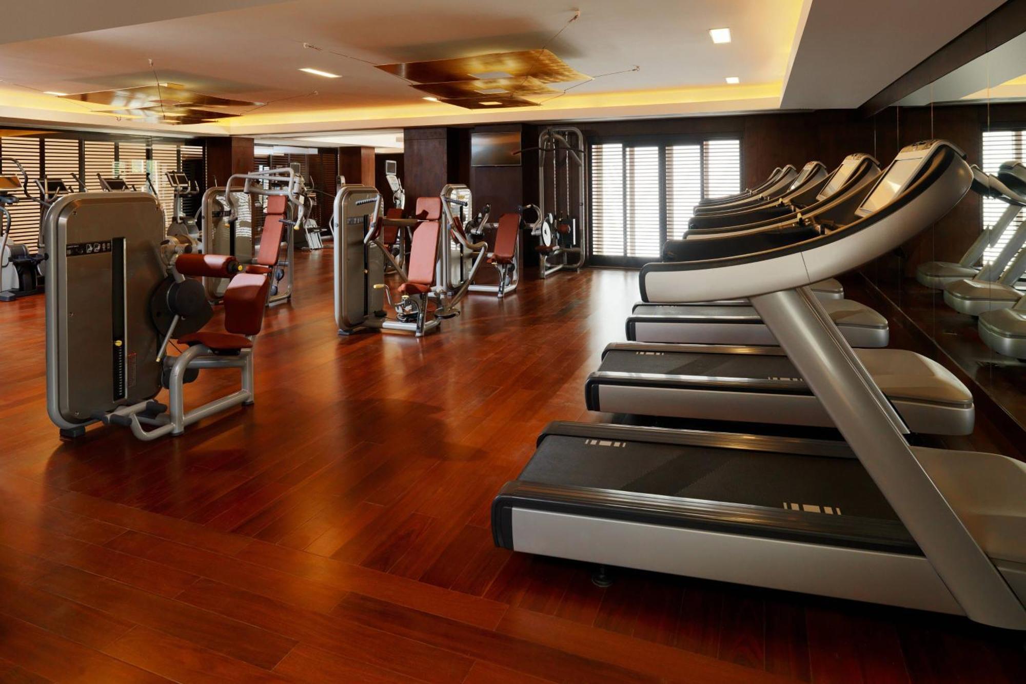 开罗喜来登酒店及赌场 Giza 外观 照片 The gym at the hotel