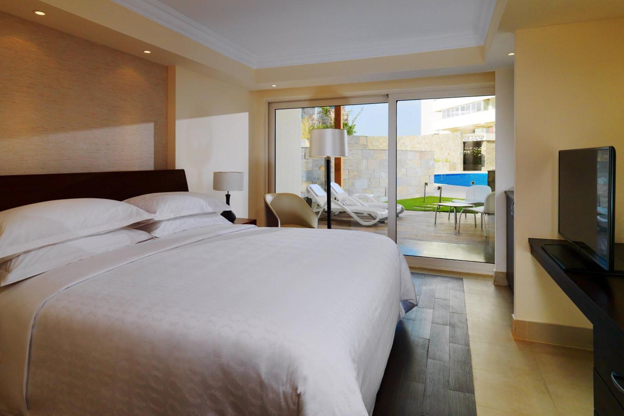 开罗喜来登酒店及赌场 Giza 外观 照片 A room at the hotel