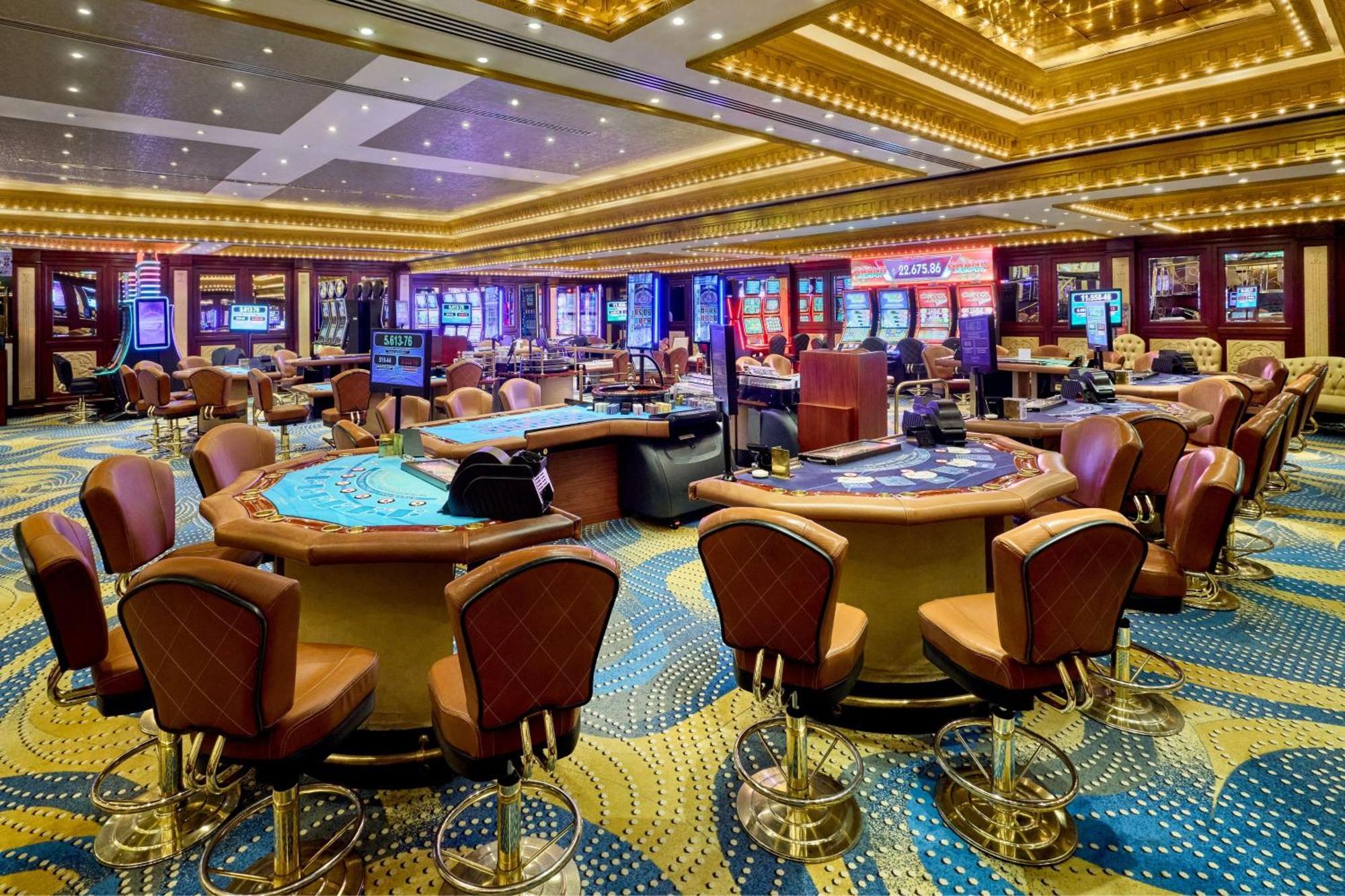 开罗喜来登酒店及赌场 Giza 外观 照片 The casino floor at the MGM Grand